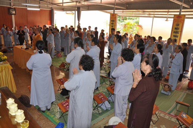 One–Day Retreat at Tieu Dao Pagoda