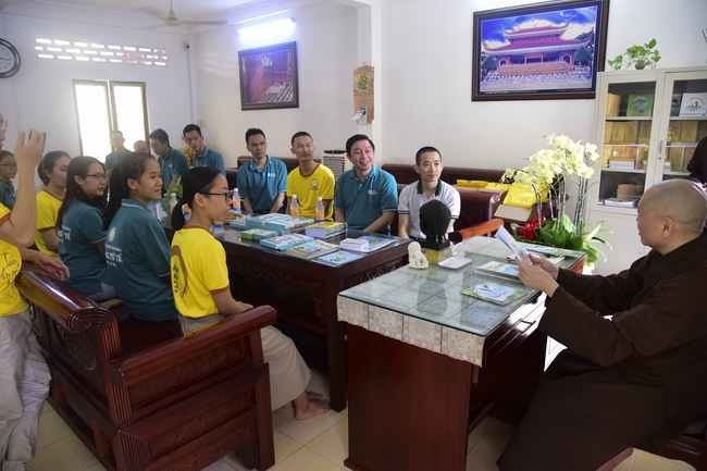 “Cộng Đồng Sống Tử Tế” Team visited Hoang Phap Pagoda