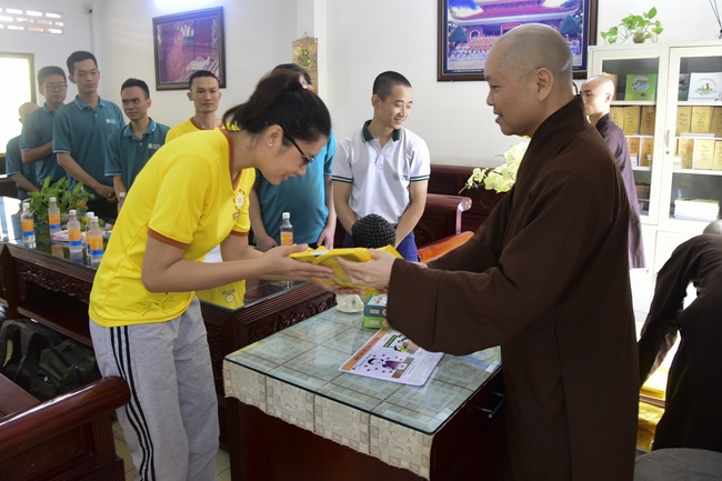 “Cộng Đồng Sống Tử Tế” Team visited Hoang Phap Pagoda