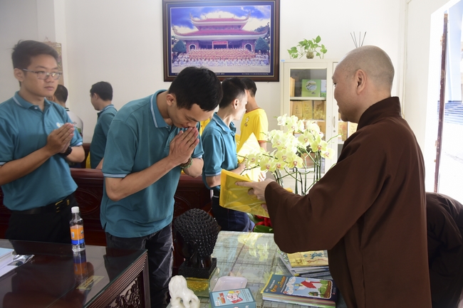 “Cộng Đồng Sống Tử Tế” Team visited Hoang Phap Pagoda