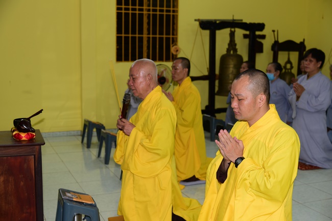 Releasing creatures and the repentant rite at Linh Phuoc retreat, Cu Chi