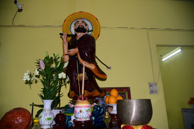 Releasing creatures and the repentant rite at Linh Phuoc retreat, Cu Chi