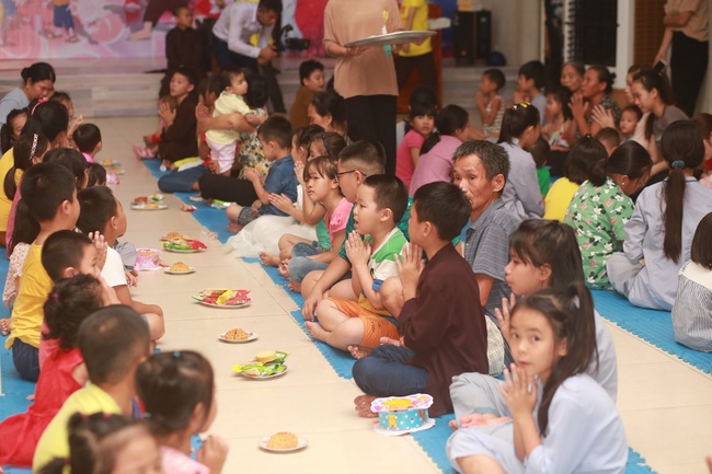 Mid-Autumn Festival at Dong Cao Thanh Hoa pagoda