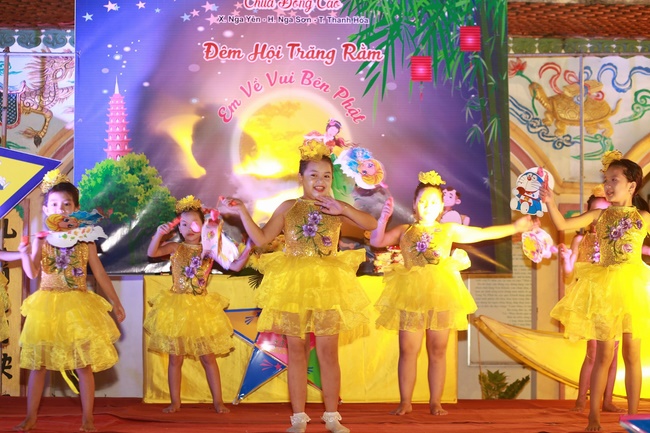 Mid-Autumn Festival at Dong Cao Thanh Hoa pagoda