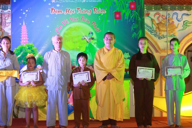 Mid-Autumn Festival at Dong Cao Thanh Hoa pagoda