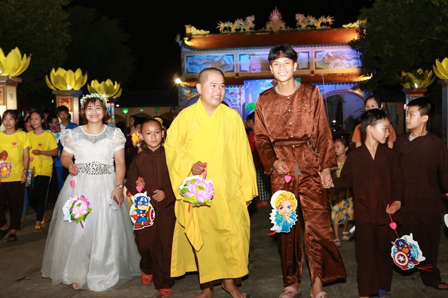 Mid-Autumn Festival at Dong Cao Thanh Hoa pagoda