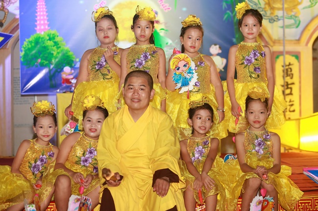 Mid-Autumn Festival at Dong Cao Thanh Hoa pagoda