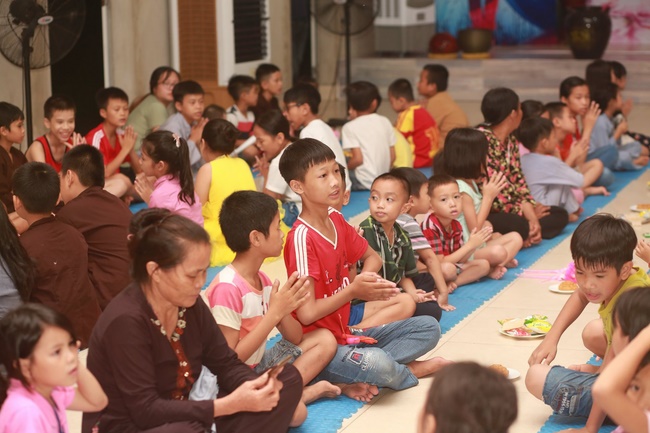Mid-Autumn Festival at Dong Cao Thanh Hoa pagoda