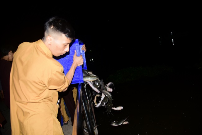 Giving gifts to patients of Cancer Hospital