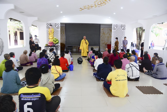 Giving gifts to patients of Cancer Hospital