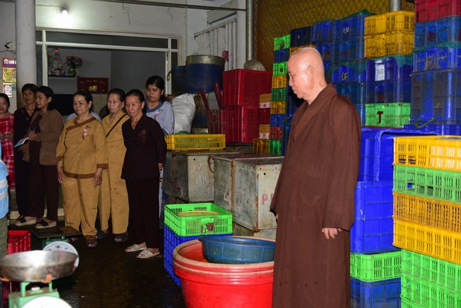 Giving gifts to patients of Cancer Hospital