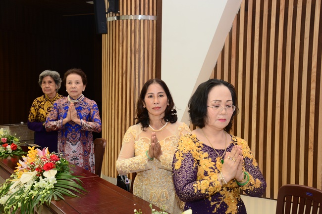 The Wedding Ceremony at the pagoda