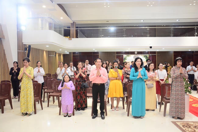 The Wedding Ceremony at the pagoda