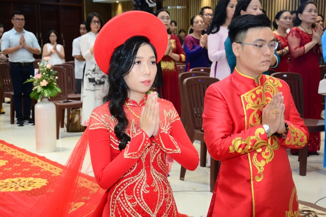 The Wedding Ceremony at the pagoda