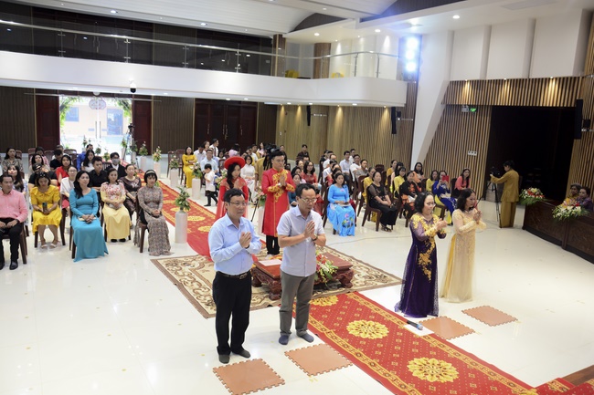 The Wedding Ceremony at the pagoda