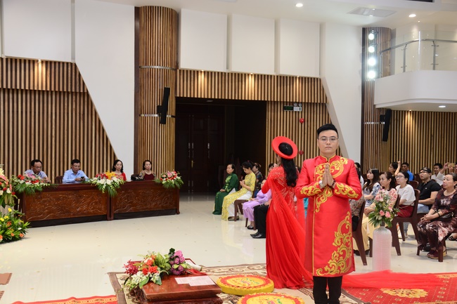 The Wedding Ceremony at the pagoda