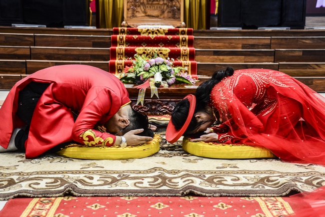 The Wedding Ceremony at the pagoda