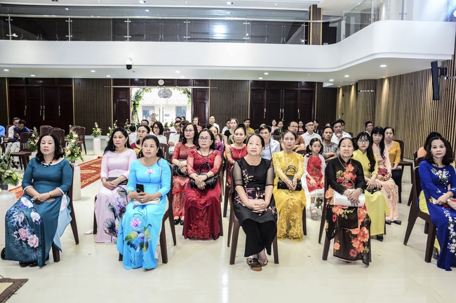 The Wedding Ceremony at the pagoda