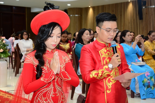The Wedding Ceremony at the pagoda