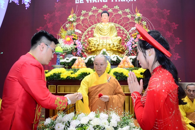 The Wedding Ceremony at the pagoda