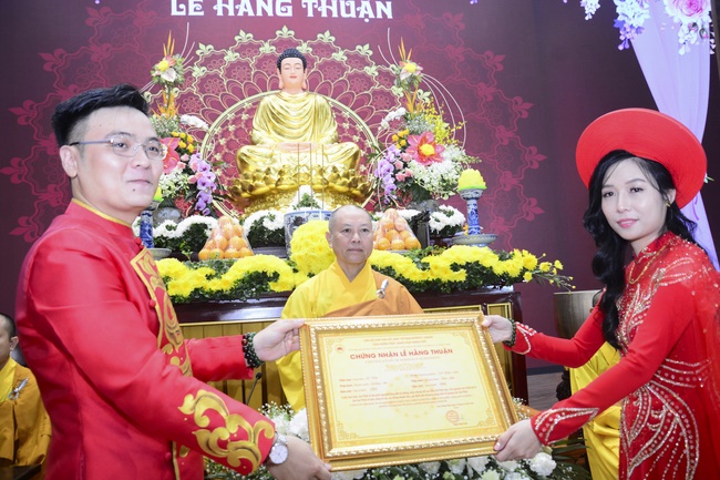 The Wedding Ceremony at the pagoda