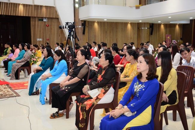The Wedding Ceremony at the pagoda