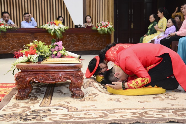 The Wedding Ceremony at the pagoda