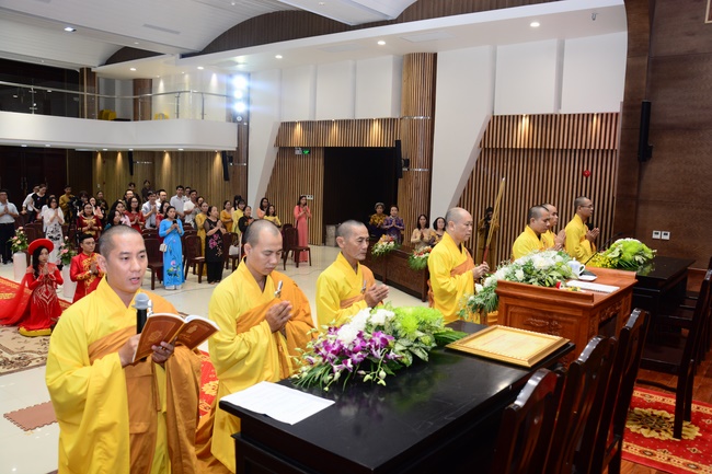 The Wedding Ceremony at the pagoda