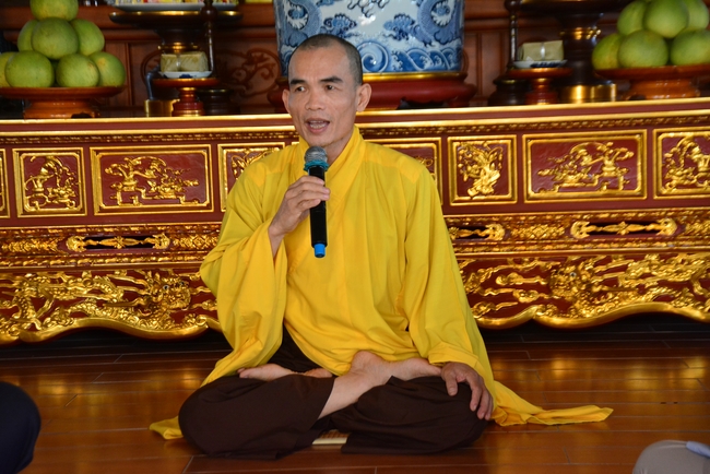 The 3rd Retreat meditating - reciting the Buddha's name at Tay Khanh Pagoda
