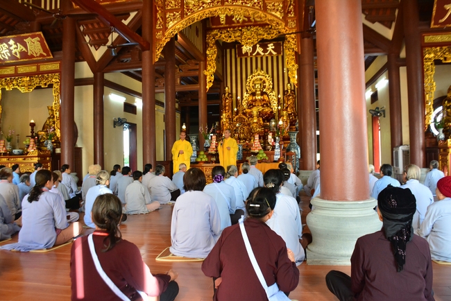 The 3rd Retreat meditating - reciting the Buddha's name at Tay Khanh Pagoda