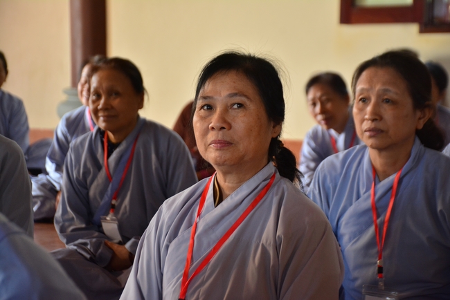The 3rd Retreat meditating - reciting the Buddha's name at Tay Khanh Pagoda
