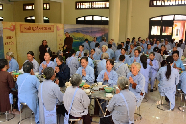 The 3rd Retreat meditating - reciting the Buddha's name at Tay Khanh Pagoda