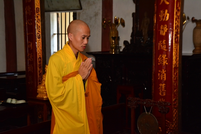 The 3rd Retreat meditating - reciting the Buddha's name at Tay Khanh Pagoda