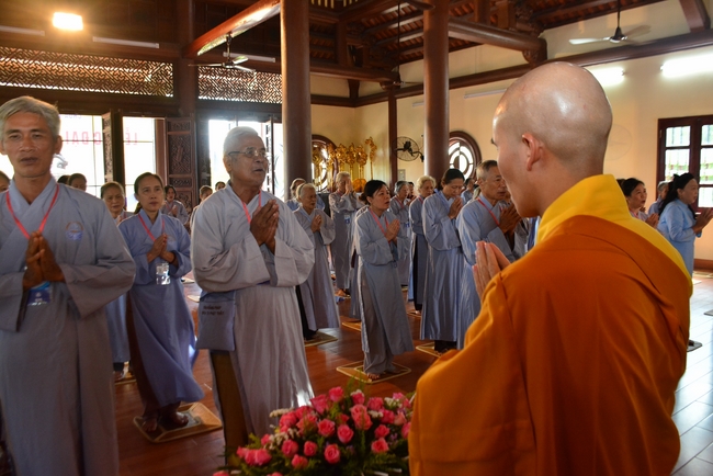 The 3rd Retreat meditating - reciting the Buddha's name at Tay Khanh Pagoda