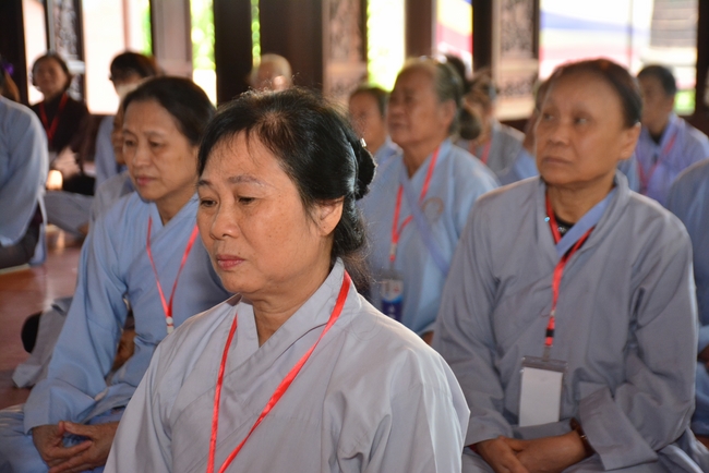 The 3rd Retreat meditating - reciting the Buddha's name at Tay Khanh Pagoda