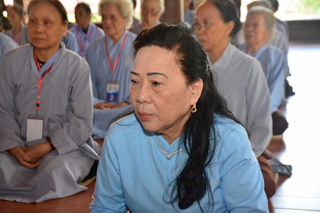 The 3rd Retreat meditating - reciting the Buddha's name at Tay Khanh Pagoda