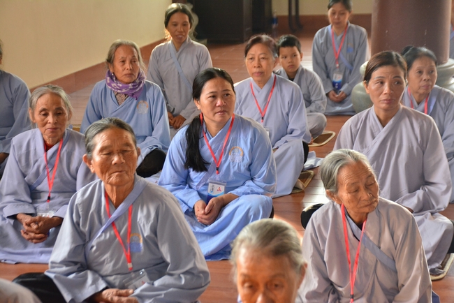 The 2nd-day Retreat meditation - reciting the Buddha's name and the Ordination Ceremony at Tay Khanh Pagoda