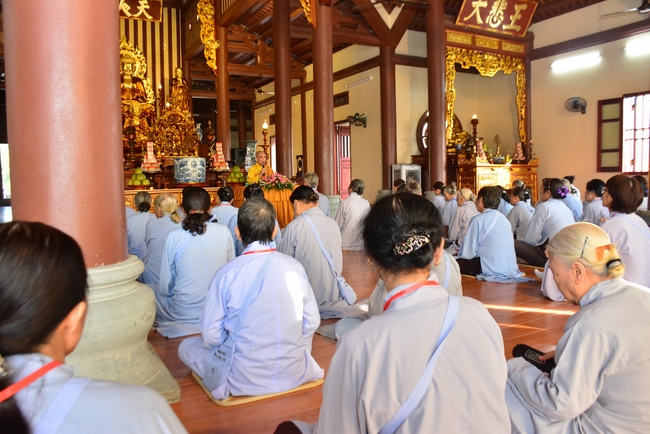 The 2nd-day Retreat meditation - reciting the Buddha's name and the Ordination Ceremony at Tay Khanh Pagoda