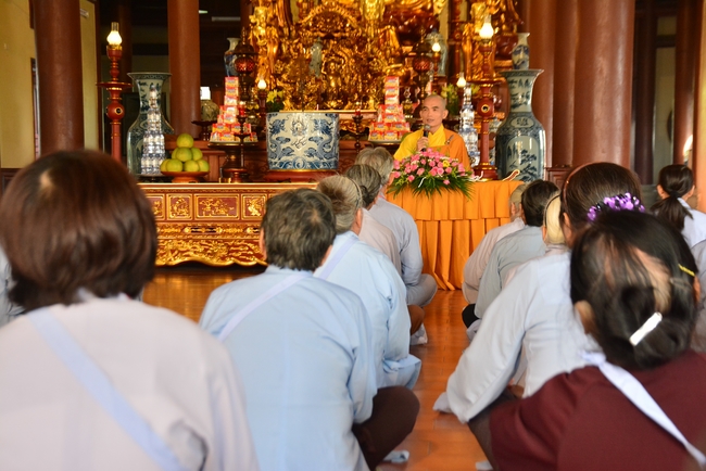The 2nd-day Retreat meditation - reciting the Buddha's name and the Ordination Ceremony at Tay Khanh Pagoda