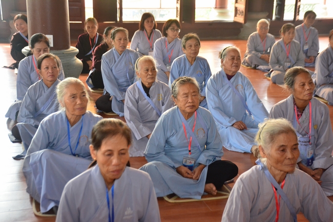 The 2nd-day Retreat meditation - reciting the Buddha's name and the Ordination Ceremony at Tay Khanh Pagoda