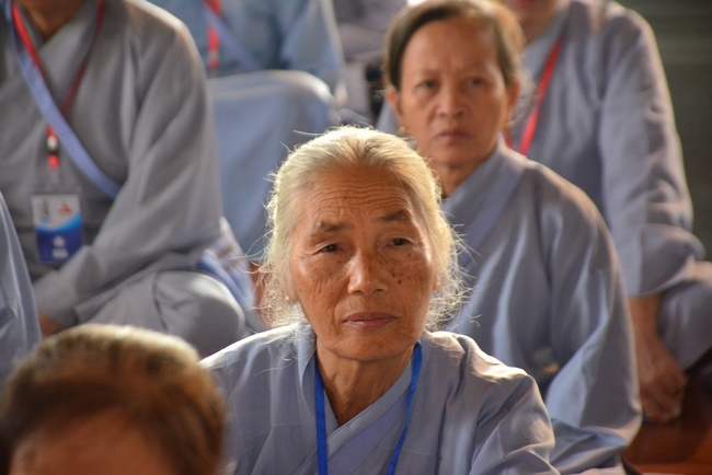 The 2nd-day Retreat meditation - reciting the Buddha's name and the Ordination Ceremony at Tay Khanh Pagoda