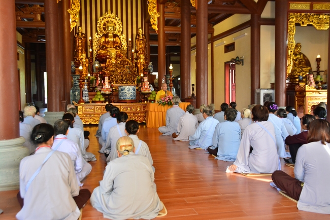 The 2nd-day Retreat meditation - reciting the Buddha's name and the Ordination Ceremony at Tay Khanh Pagoda