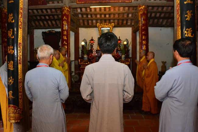 The 2nd-day Retreat meditation - reciting the Buddha's name and the Ordination Ceremony at Tay Khanh Pagoda