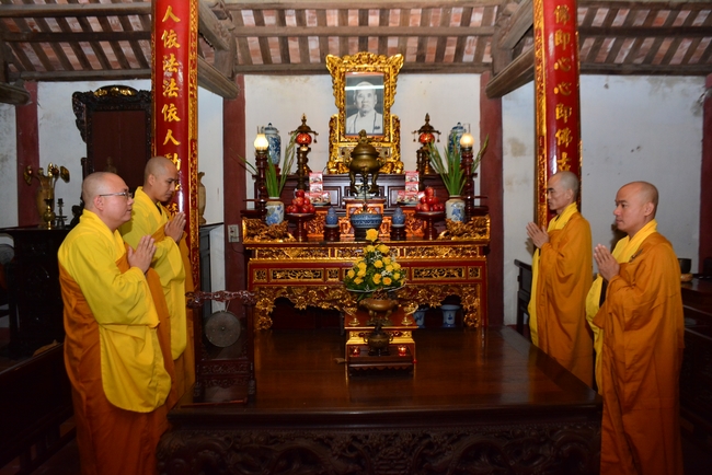 The 2nd-day Retreat meditation - reciting the Buddha's name and the Ordination Ceremony at Tay Khanh Pagoda