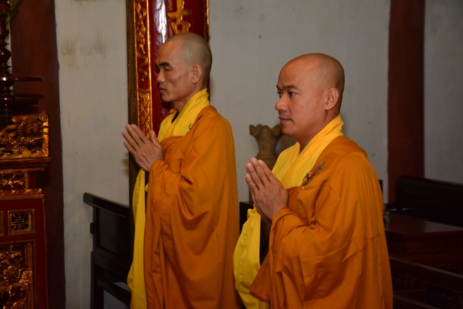 The 2nd-day Retreat meditation - reciting the Buddha's name and the Ordination Ceremony at Tay Khanh Pagoda