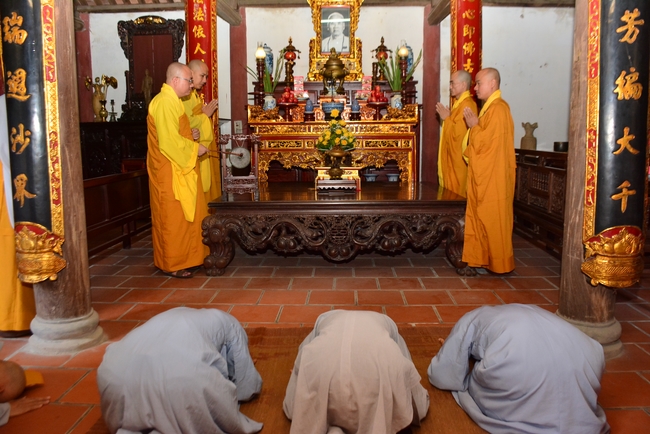 The 2nd-day Retreat meditation - reciting the Buddha's name and the Ordination Ceremony at Tay Khanh Pagoda