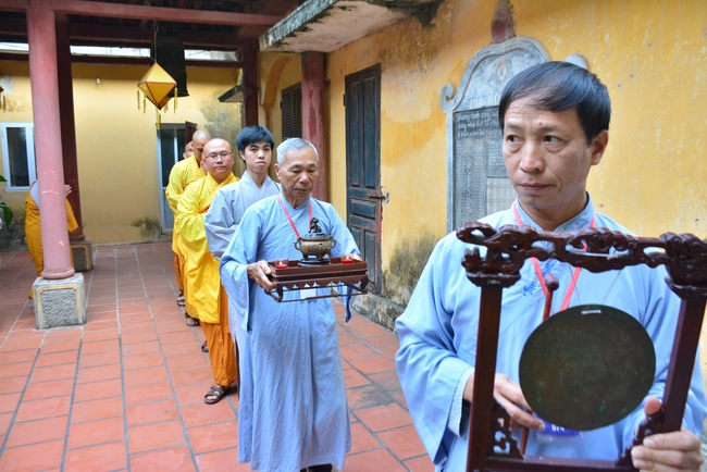 The 2nd-day Retreat meditation - reciting the Buddha's name and the Ordination Ceremony at Tay Khanh Pagoda