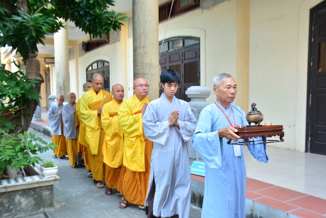 The 2nd-day Retreat meditation - reciting the Buddha's name and the Ordination Ceremony at Tay Khanh Pagoda