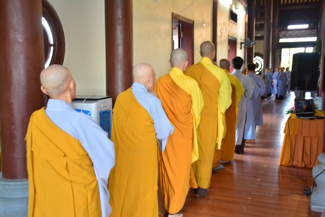 The 2nd-day Retreat meditation - reciting the Buddha's name and the Ordination Ceremony at Tay Khanh Pagoda
