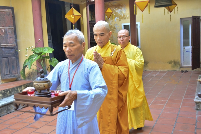The 2nd-day Retreat meditation - reciting the Buddha's name and the Ordination Ceremony at Tay Khanh Pagoda